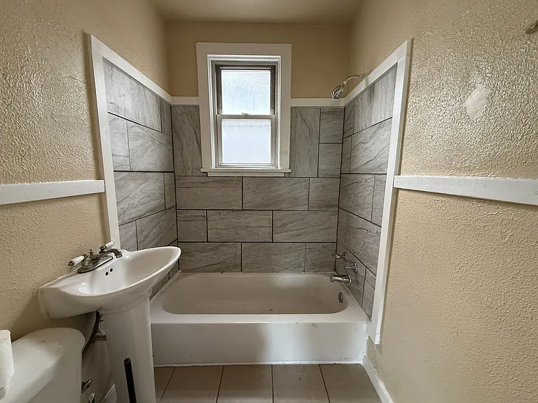4004 Carey St — Photo 15