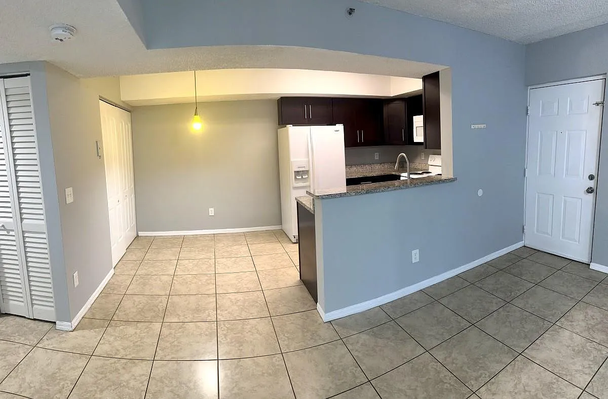 2 bed, 1.0 bath, 1015 sqft, $2,075 — Photo 4