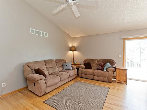 4th image of 866 Augusta Cir