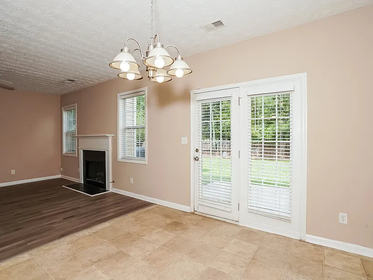 1000 Maple Leaf Dr — Photo 8