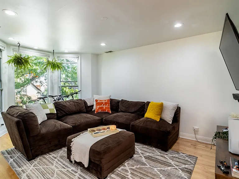 2512 N Marshfield Ave #3 — Photo 5