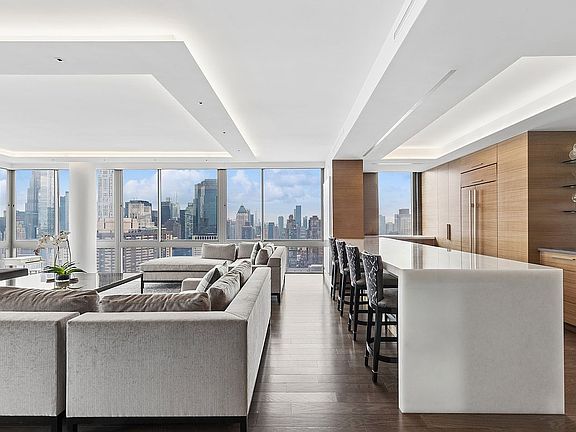 3rd image of 101 W 67th St #50DEF