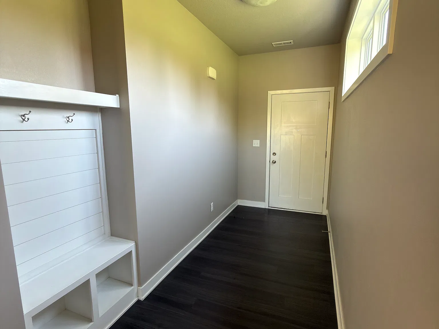 3 bed, 2.5 bath, 1460 sqft, $1,900 — Photo 2