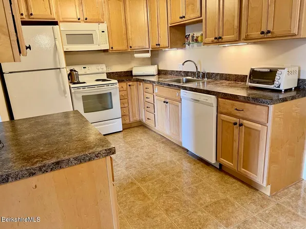 260 Pittsfield Rd Unit B12, Lenox, MA 01240