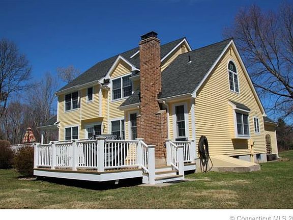 3rd image of 23 Country Club Ln