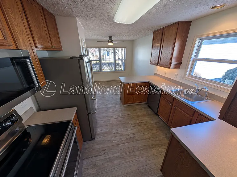 1417 Hollow Wood Ln — Photo 4