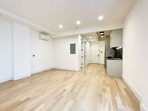 3rd image of 260 Gold St #525