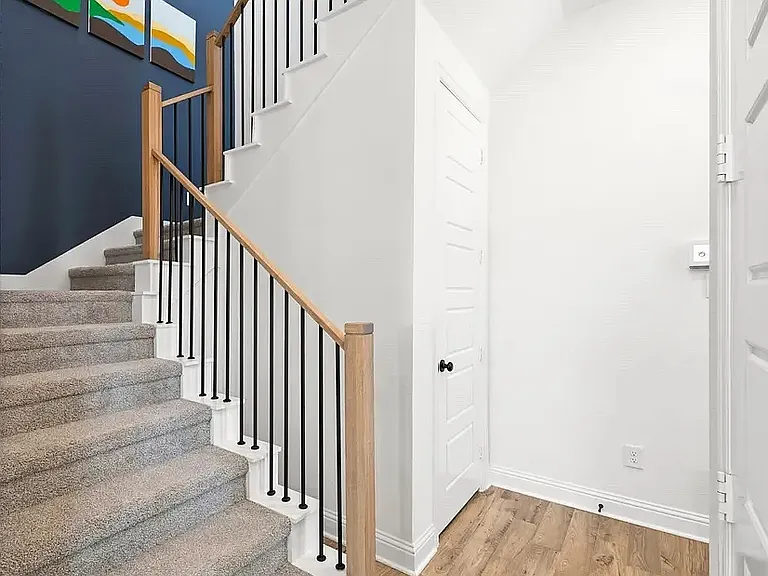 2532 Campden Mews — Photo 11