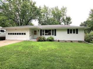 725 Southview Dr SW, Hutchinson, MN 55350