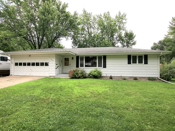 725 Southview Dr SW, Hutchinson, MN 55350