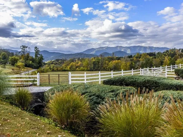 634 Old Cedar Creek Rd, Townsend, TN 37882