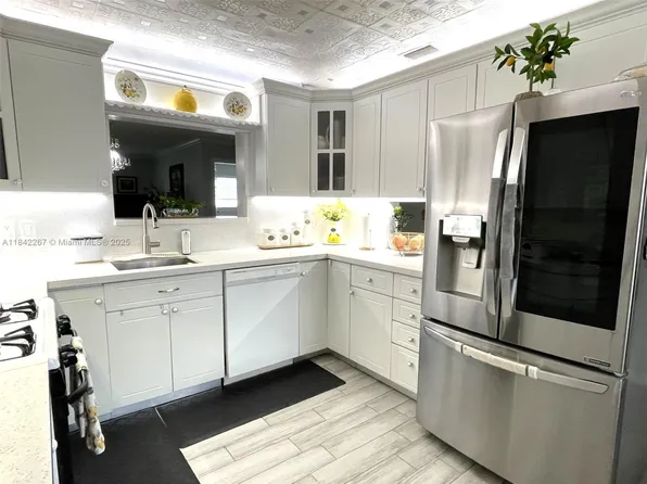5900 NW 17th Pl APT 209, Sunrise, FL 33313