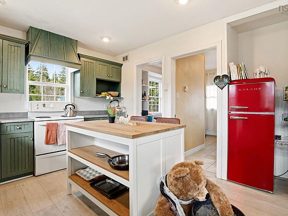 5th image of 24 Saddle Island Rd