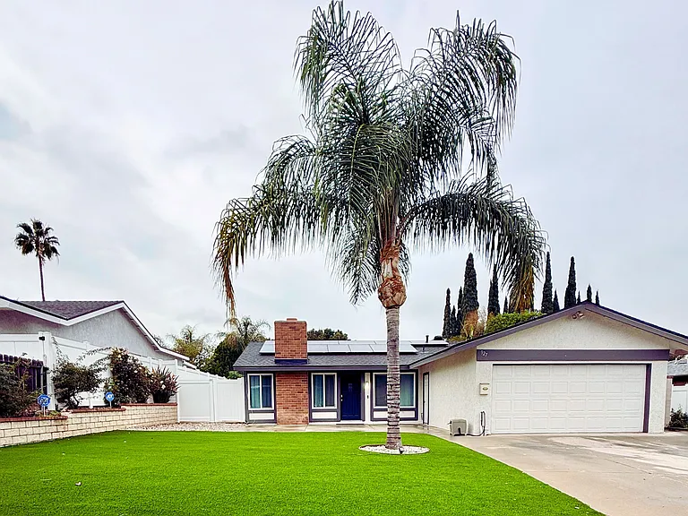 927 Cottonwood Ct — Photo 1