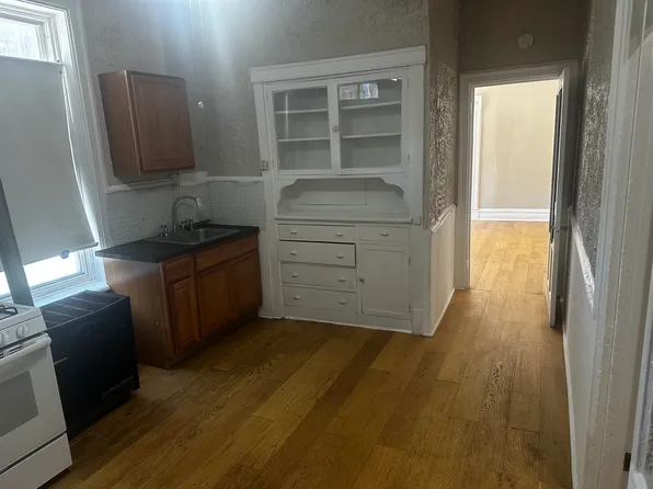 1149 W Taylor St APT 1R, Chicago, IL 60607