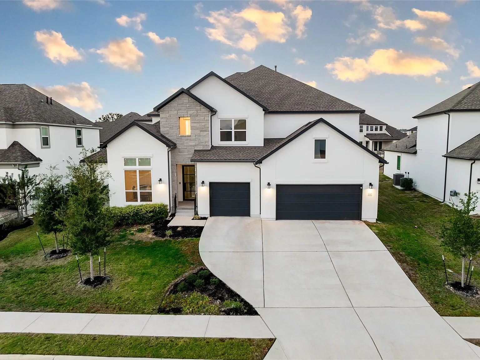 4 bed, 4.5 bath, 4588 sqft, $4,500 — Photo 2