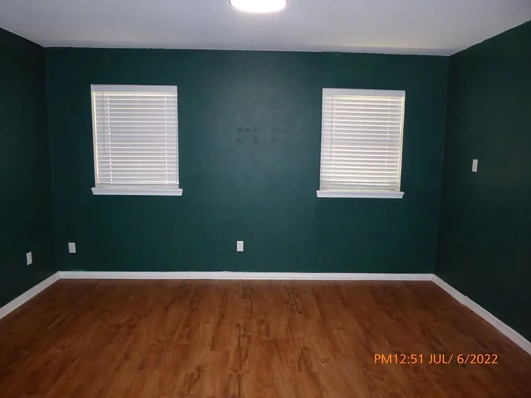 2315 NE Village Dr — Photo 6