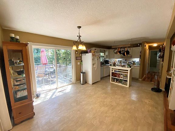 4th image of 4040 W Parliament Dr