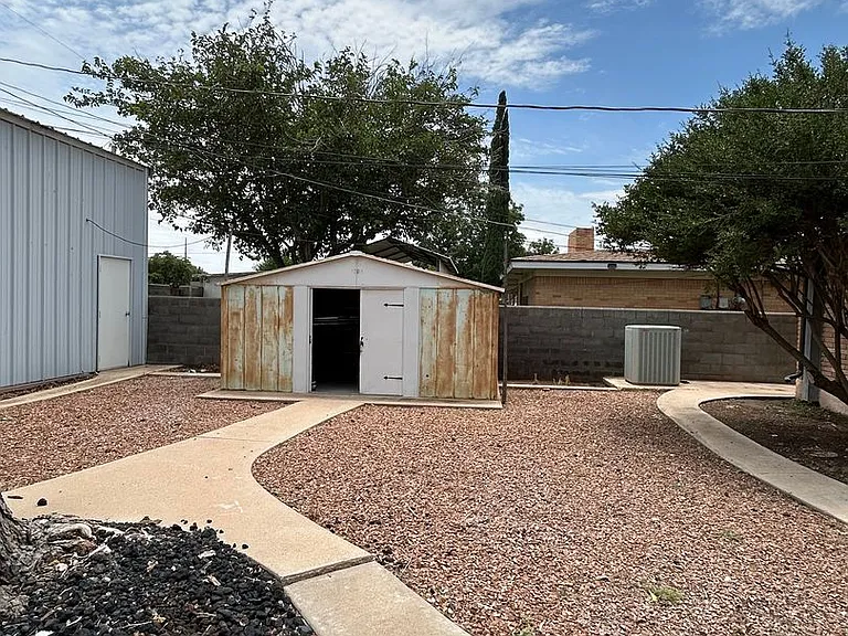 1702 Bonham Ave — Photo 24