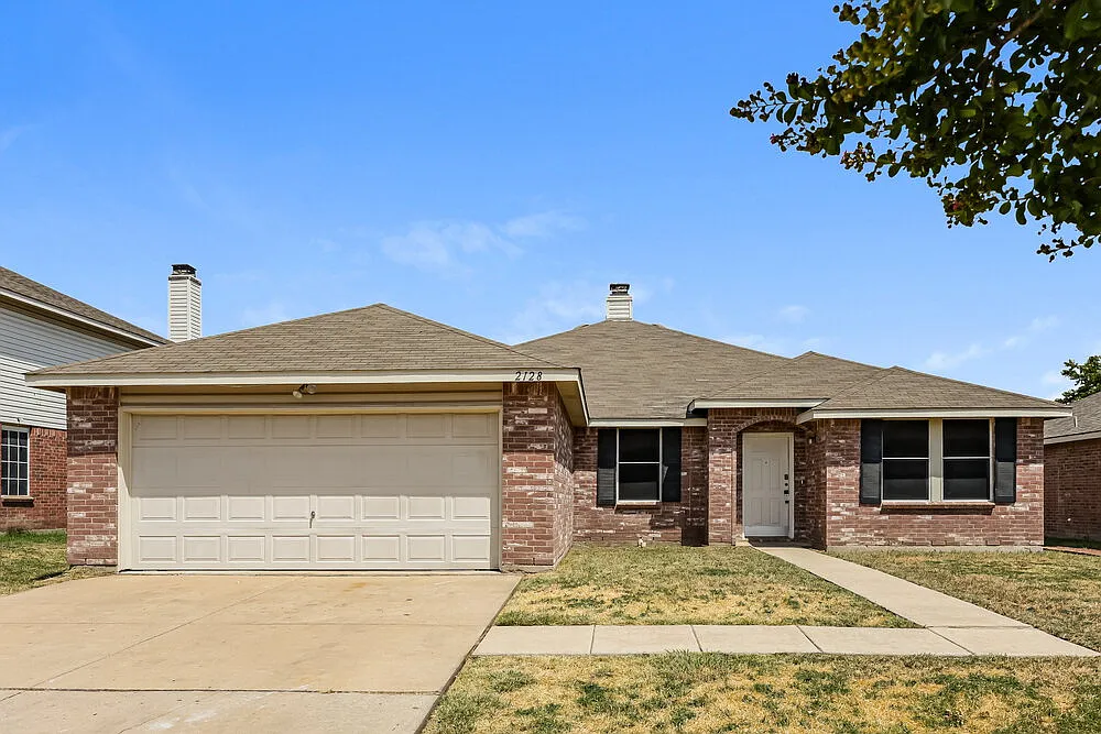 4 bed, 2.0 bath, 2194 sqft, $2,510 — Photo 1