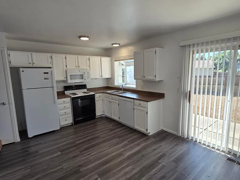 8492 W Eastman Pl — Photo 5