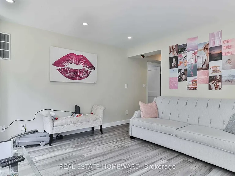 7 Carlton St #406 — Photo 9