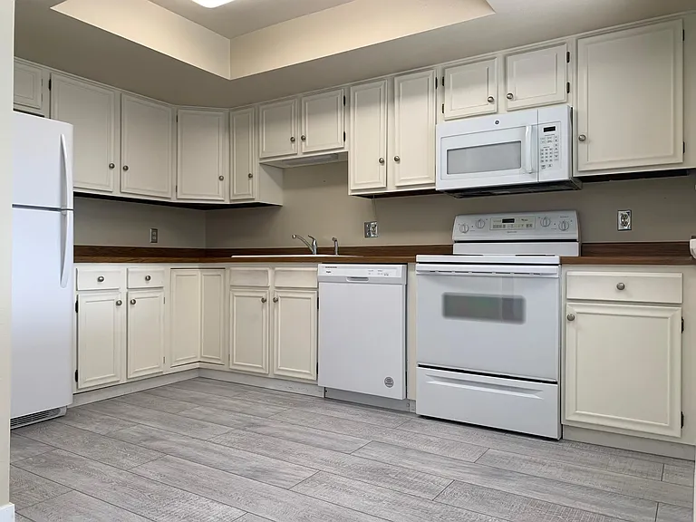 14152 E Linvale Pl #404 — Photo 4