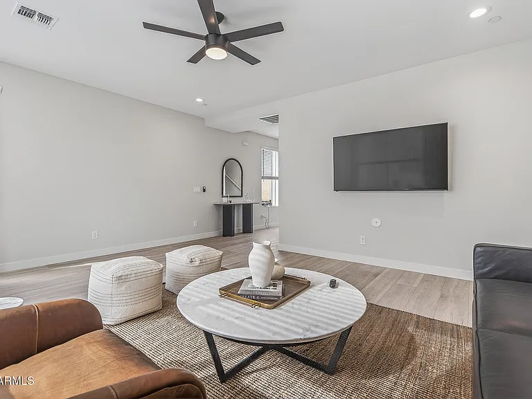 2601 E Clarendon Ave #3 — Photo 14