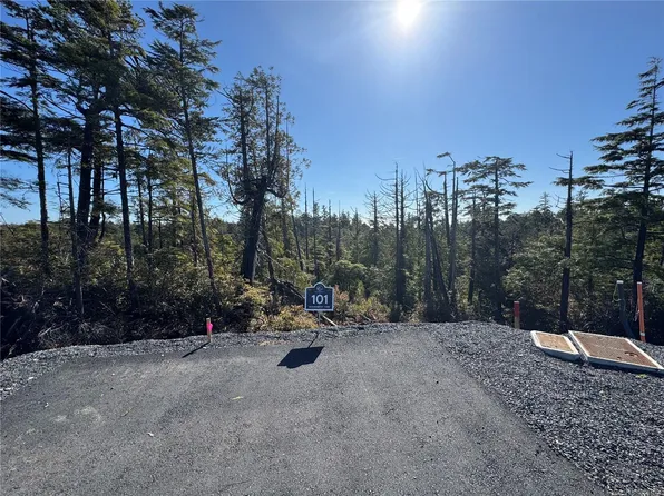 101 Sitka Pl, Ucluelet, BC V0R 3A0