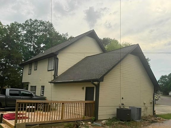 3rd image of 228 Summer Brook Ln