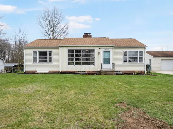 6110 Bosford St SW, Navarre, OH 44662