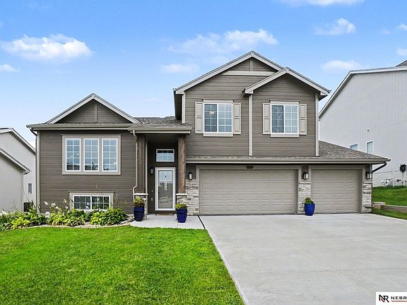 2nd image of 17601 Palisades Dr