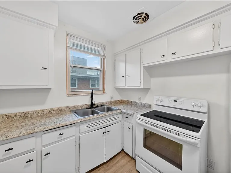 810 Whitmore Dr #205 — Photo 5