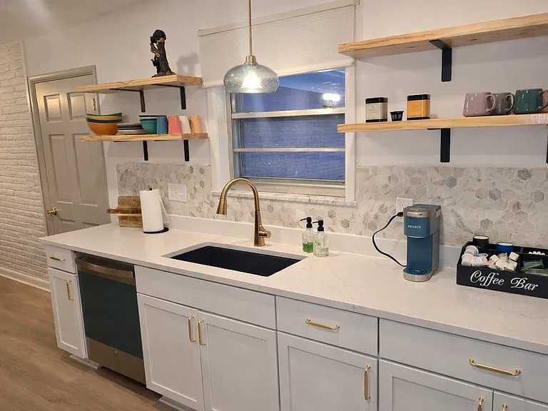 210 Belden Dr — Photo 3