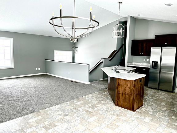 4th image of 916 Poplar Dr SE