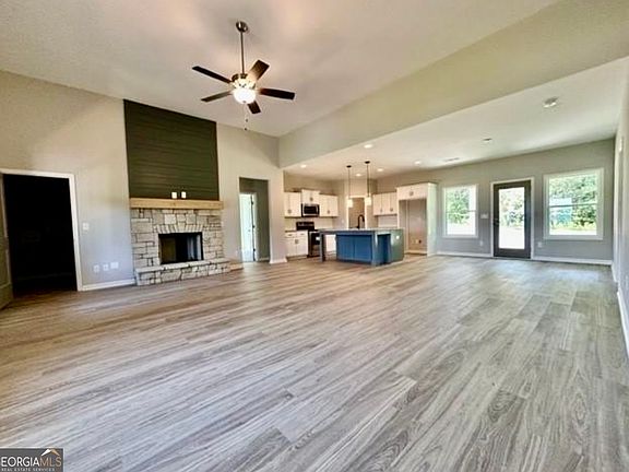 4th image of 10 Lee Road 2129