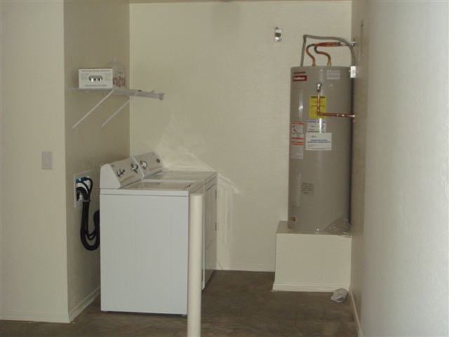Laundry room (Garage)