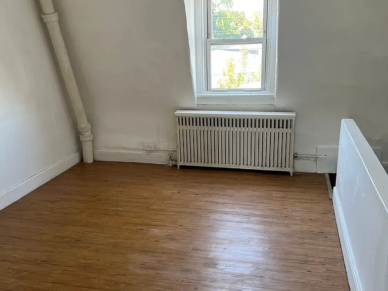 864 N 6th St — Photo 9