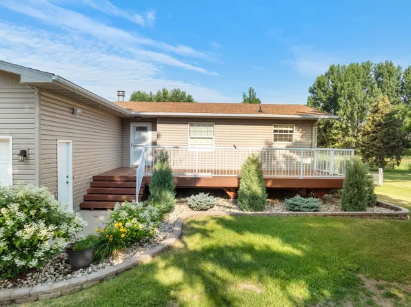 1912 Meadowlark Dr, Minot, ND 58701