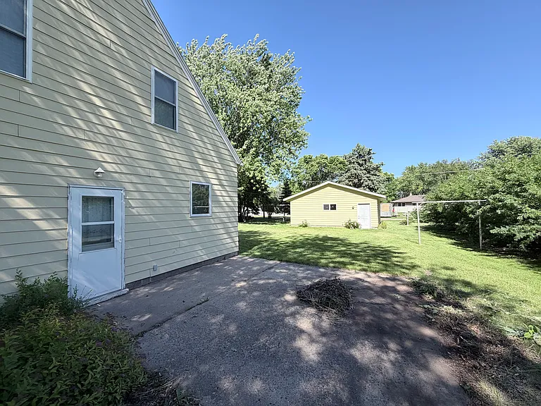 1609 Ash St — Photo 11