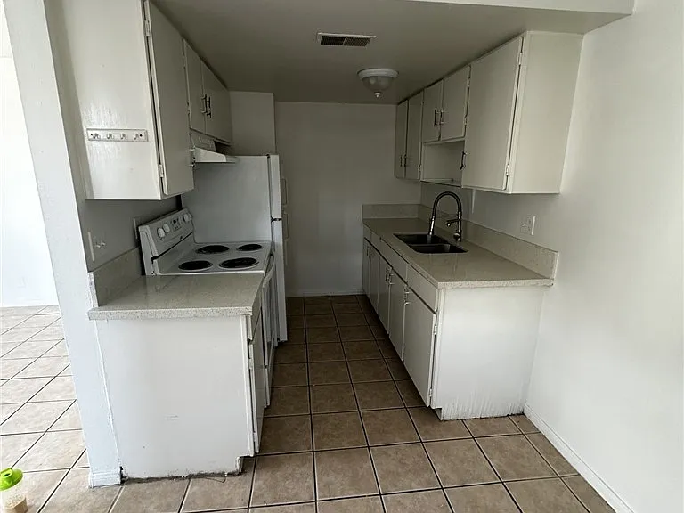 115 W New York Ave #11 — Photo 3