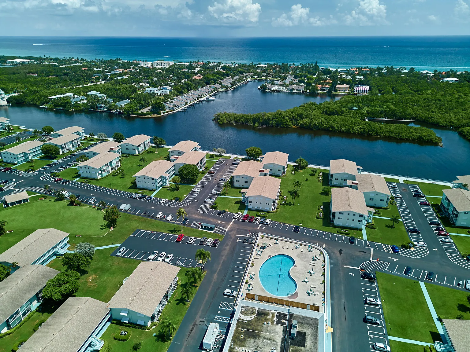 1 bed, 1.5 bath, 646 sqft, $1,600 — Photo 2