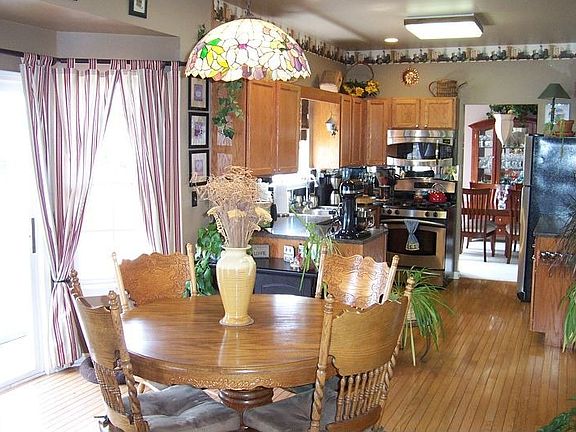 Eat-In Kitchen
