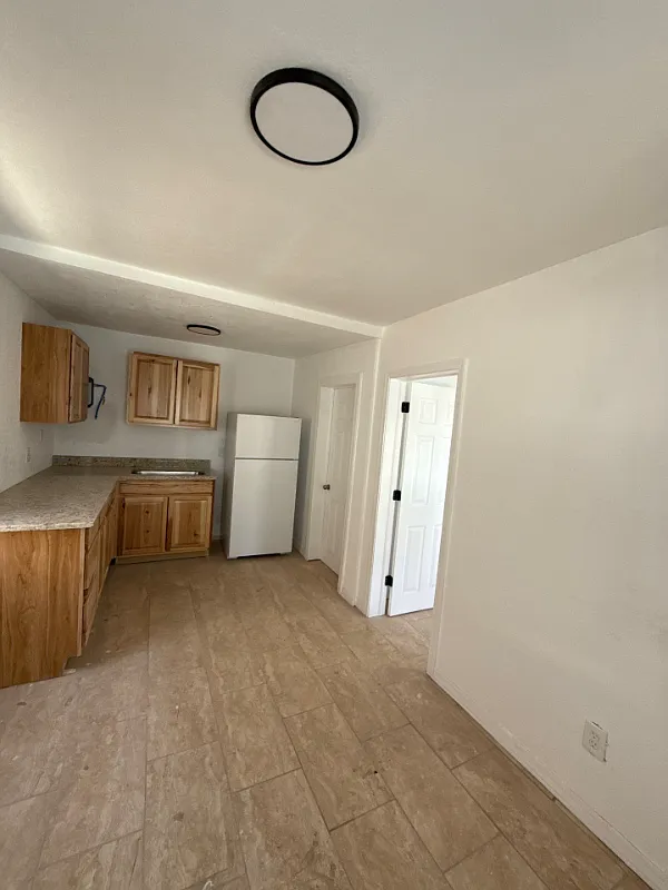 Affordable 2 Bedroom Apartment Near Downtown El Paso — Photo 2