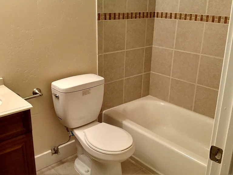 2557 N Garden Dr — Photo 7