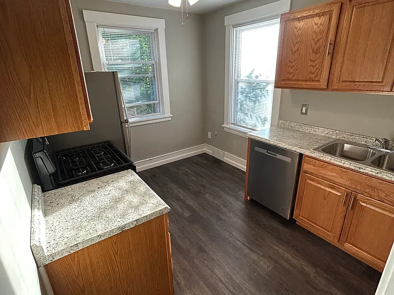 1425 Lasalle Ave #2 — Photo 1