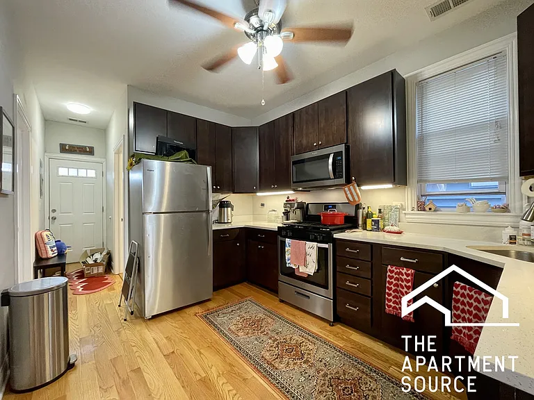 3611 W Wolfram St #2 — Photo 2