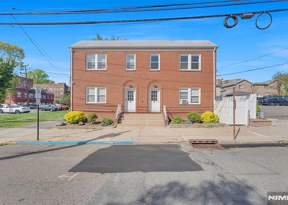 227 Columbia Ave #2