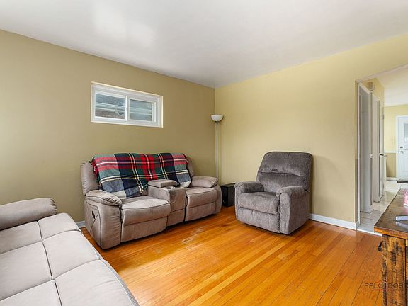 4th image of 4026 Clarence Ave