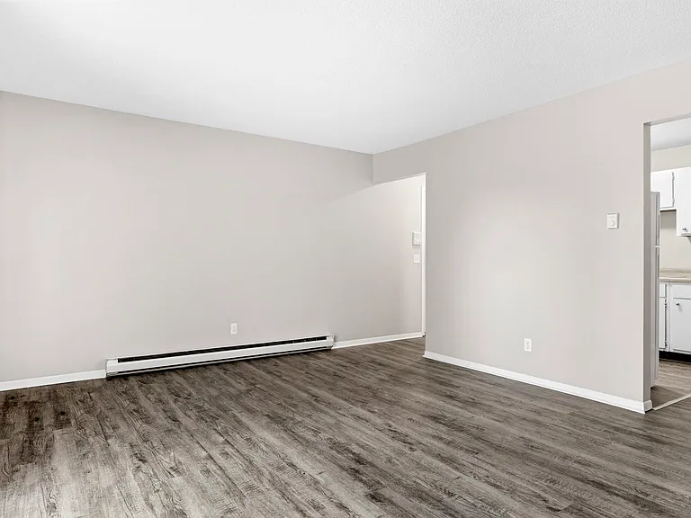 Walnut Woods Apartments — Photo 16